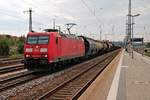 Einfahrt am 28.08.2015 von 185 009-8 mit einem gemischten Güterzug in den Regensburger Hauptbahnhof in Richtung Süden.