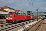 Einfahrt am 28.08.2015 von 185 387-8 mit einem Lokzug, bestehend aus 185 246-6, 185 389-4  Audi Logistik/ CO2-frei auf der Schiene mit DB Schenker  und 185 146-8, auf Gleis 6 in Regensburg Hbf gen Norden.
