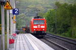185 156-7 DB  kommt aus Richtung Aachen-West,Laurensberg,Richterich,Kohlscheid,Herzogenrath,Hofstadt,Finkenrath,Rimburg mit einem Güterzug aus Genk(B) nach Bochum(D) und fährt durch