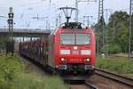 185 015 durchfährt am 07.06.2017 mit einem leeren Autotransportzug den Bahnhof Graben-Neudorf in Richtung Bruchsal.