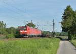 185 199-5 und eine Schwesterlok bei Kaarst Broicherseite mit einem leeren Coiltragwagenzug gen Osterath fahrend. 17.5.2017