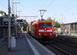 185 002-3 DB kommt mit einem Auto-Logistikzug aus Braunschweig-Rbf(D) nach Ruisbroek(B) und kommt aus Richtung Mönchengladbach-Hbf,Rheydt-Hbf,Wickrath,Beckrath,Herrath und fährt durch
