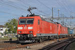 Doppeltraktion, mit den DB Loks 185 104-7 und 185 097-3, durchfahren den Bahnhof Pratteln. Die Aufnahme stammt vom 10.10.2017.