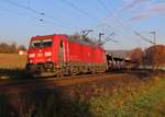 185 330-5 mit leeren Autotransportwagen in Fahrtrichtung Süden. Aufgenommen bei Niederhone am 04.11.2015.