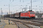 DB Lok 185 140-1 durchfährt den Badischen Bahnhof.