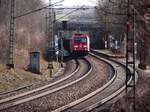 Doppeltraktion 185 zieht am 22.02.16 spielend leere Eaos Wagen Richtung Nürnberg. Zuglok ist 185 359. Hier beim Haltepunkt Deuerling.