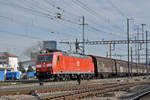 DB Lok 185 116-1 durchfährt den Bahnhof Pratteln.