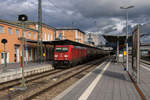 Eigentlich wollte der Fotograf nicht mehr so oft ein Foto in einem Bahnhof einstellen, aber bei 185 216-9 konnte er sich dann doch für eine Ausnahme durchringen. Bahnhof Passau am 3. Oktober 2017. 
