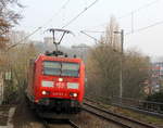185 077-5 DB kommt aus Richtung Aachen-West mit einem LKW-Zug aus Zeebrugge-Ramskapelle(B) nach Novara(I) und fährt durch Aachen-Schanz in Richtung
