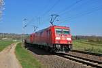 DB Cargo 185 284-7 und 185 xxx-x als Doppeltraktion am 07.04.18 bei Niederwalluf (rechte Rheinstrecke) 