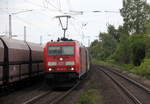 185 225-0 DB kommt mit einem gemischten Güterzug aus Mannheim-Gbf(D) nach Köln-Gremberg(D) und überholt einen anderen Güterzug in Roisdorf bei Bornheim.
