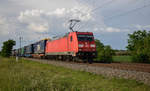 Am 30.05.2018 war 185 361 mit einem Trailerzug von Zeebrugge nach Novara Boschetto beschäftigt. Hier kurz vor dem Zwischenziel Basel bei Buggingen.