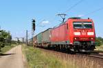 185 184 ist am 20.06.2018 bei Waghäusel mit einem KLV Zug auf dem Weg in Richtung Süden.