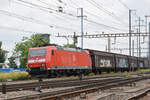 DB Lok 185 125-2 durchfährt den Bahnhof Pratteln.