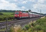 185 281-3 ist am 11.07.2018 mit einen Autozug in Richtung Würzburg bei Dörflein unterwegs.