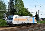 LZ kommt die HSL 185 687-1 durch Rheydt gen Mönchengladbach gefahren am Abend des 12.7.2018