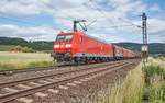 185 056-9 ist mit einen gemischten Güterzug in Richtung Fulda unterwegs,gesehen am 20.06.2018 bei Reilos.
