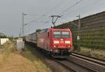 In Allerheiligen kommt mir die 185 050-2 mit dem Ambrogio-Klv vor mein Objektiv als sie mit dem Zug nach Neuss unterwegs ist. 19.7.2018