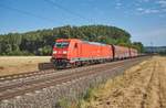185 271-4 ist am 25.07.2018 mit einen Güterzug bei Retzbach-Z.