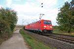 DB Cargo Bombardier Traxx 185 383-7 und 185 xxx-x mit Eanos Wagen am 25.10.18 bei Walluf rechte Rheinstrecke