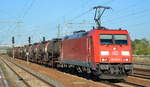 DB Cargo Deutschland AG mit  185 360-5  [NVR-Number: 91 80 6185 360-5 D-DB) und Kesselwagenzug (geschmolzenes Schwefel) am 27.09.18 Bf. Flughafen Berlin-Schönefeld.