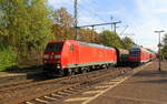 185 052-8 DB kommt mit einem Güterzug aus Süden nach Köln-Gremberg und kommt aus Richtung Koblenz und fährt durch Bonn-Oberkassel in Richtung Köln-Gremberg. 
Aufgenommen vom Bahnsteig von Bonn-Oberkassel an der rechten Rheinstrecke. 
Bei Sommerwetter im Oktober am 6.10.2018. 