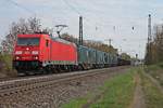 Mit einem vollen Tonerdezug (Limburg (Lahn) - Domodossola) fuhr am Morgen des 13.04.2017 die 185 371-2 durch den Bahnhof von Heitersheim in Richtung Basel.