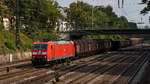 185 195-5 mit einem schönen Mischer. Aufgenommen am 25. Juli 2018 in Offenburg. 