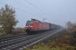 Am 06.11.2018 rollt 185 111 mit einem leeren Red Bull Zug nach Buchs SG, als sie in Buggingen am Fotografen vorbei rollt.