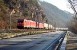 185 259 und 193 332 mit dem Schenker KLV zu sehen am 20.01.19 in der Einfahrt Saalfeld/Saale.