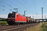 185 139-3 am Nachmittag des 05.07.2017 mit einem gemischten Güterzug (Chiasso Smistamento - Mannheim Rbf) nördlich von Müllheim (Baden) im Markgräflerland und fuhr in Richtung Norden.