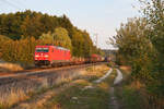 185 317 mit einem gemischten Güterzug bei Postbauer-Heng Richtung Nürnberg Rbf, 28.08.2018