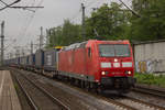 185 078-3 mit einem Containerzug in Hamburg Harburg, am 21.05.2019.