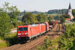 Doppeltraktion von 185 275-5 und 185 253-2 bei Hausbach nahe Vilshofen in Richtung Plattling am 20.09.2019 mit einem relativ kurzen Güterzug.
