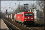185208 Railion ist hier mit einem Container Zug am 19.3.2006 um 14.47 Uhr in Köln Süd in Richtung Süden unterwegs.