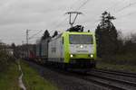 Captain 185 550-1 auf der Bahnstrecke Frankfurt-Hanau bei Hanau West am 8. Dezember 2019