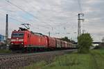 Mit einem gemischten Güterzug (Chiasso Smistamento - Mannheim Rbf) fuhr am Nachmittag des 06.05.2019 die 185 137-7 südlich vom Haltepunkt Auggen an der dortigen Fa. Jacoby über die Rheintalbahn vorbei in Richtung Freiburg (Breisgau).