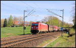DB 185403-3 war am 15.4.2020 einer der wenigen Güterzüge, die an diesem Tag auf der Rollbahn unterwegs waren. Hier verlässt der Zug gerade um 9.52 Uhr Hasbergen auf dem weiteren Weg in Richtung Münster in Westfalen.