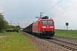 Mit einem vollen  Redbull -Zug (Buchs SG - Bremerhaven) fuhr am Mittag des 25.05.2019 die 185 112-0 südlich vom Haltepuntk Auggen über die KBS 703 durchs Rheintal in Richutng Freiburg (Breisgau).