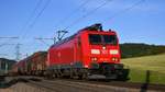 185 102-1 unterwegs nach Basel kurz vor Frick AG an der Bözberglinie am Abend des 07.05.2020.