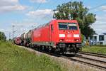 Mit dem sehr kurzen EZ 51943 (Mannheim Rbf - Basel Bad Rbf) fuhr am Nachmittag des 29.05.2020 die 185 272-2 über die Rheintalbahn durchs Industriegebiet von Buggingen in Richtung Müllheim (Baden).