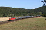 185 631 war am 7. August 2022 mit einem Kesselwagenzug bei Harrbach in Richtung Würzburg unterwegs.