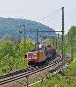 DB Cargo 185 176 mit gemischtem Güterzug in Richtung Osten/Süden (Altenbeken, 23.05.2019).