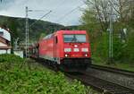 Am späten Nachmittag des 24. April 2023 kommt die DBC 185 357 mit leeren Autotransportwagen durch Neckargerach gen Binau gefahren.An diesem Tag war sie im Plan der S-Bahn unterwegs. 
