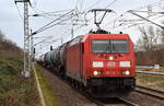 DB Cargo AG, Mainz mit ihrer  185 316-7  (NVR:  91 80 6185 316-7 D-DB ) und einem gemischten Kesselwagenzug am 03.01.24 Durchfahrt Bahnhof Berlin-Hohenschönhausen.
