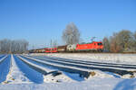 185 206 mit einem gemischten Güterzug Richtung Regensburg. 12.2.2021 Neustadt Donau.