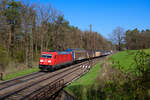 185 276 DB Cargo mit einem gemischten Güterzug bei Burgthann Richtung Regensburg, 23.04.2021