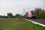 185 018 DB Cargo mit einem gemischten Güterzug bei Bamberg Richtung Fürth, 24.04.2021