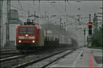 Teleaufnahme auf die 185 070, die am 29.09.07 mit einem Gterzug nach Kreuztal, den Bahnhof Plettenberg durchfhrt.