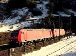 BR 185 143 und-090 in der Wattingerkurve bei Wassen am 24.01.2008